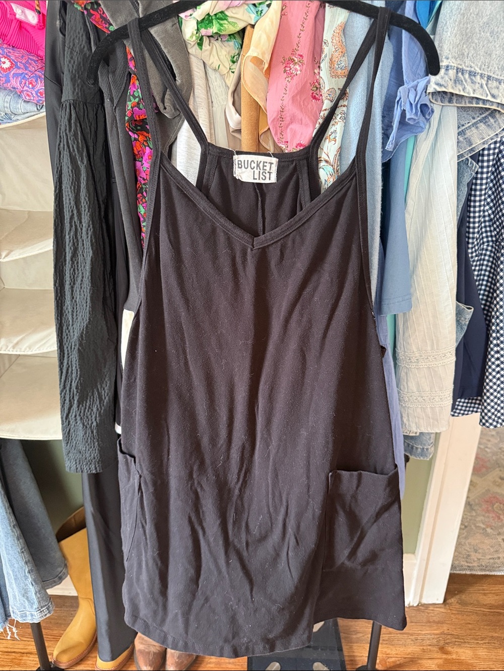 BUCKETLIST Black V-Neck Sleeveless Dress with Pockets - Size L